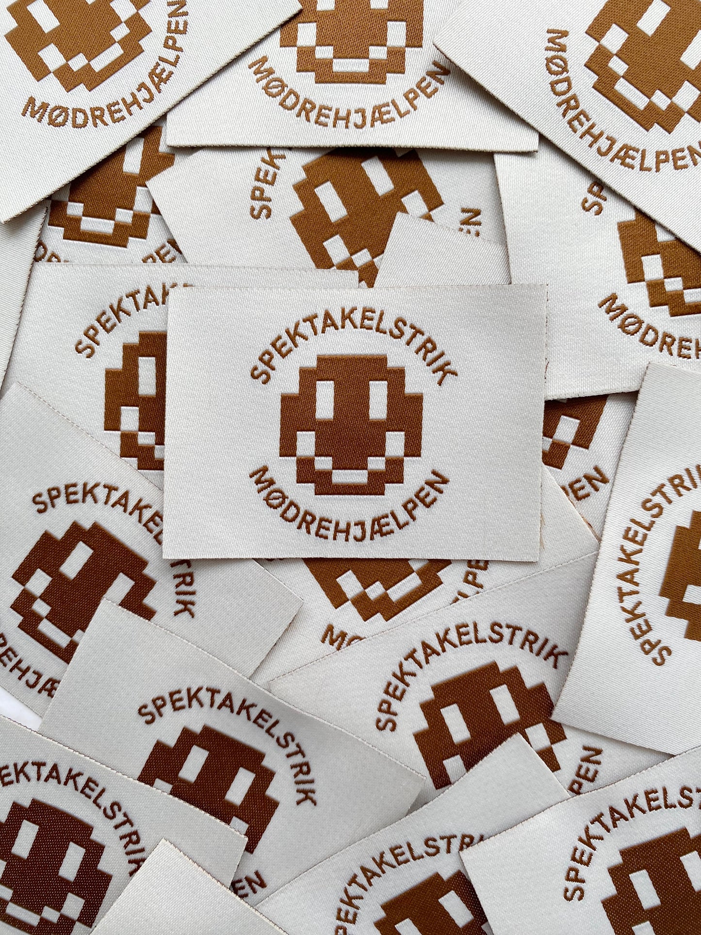Mood label - Mødrehjælpen x Spektakelstrik - Brown